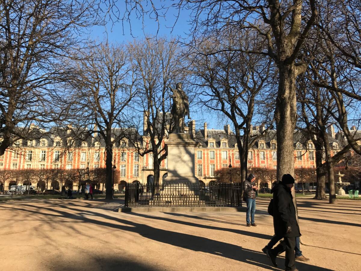 Place Des Vosges Estatua New