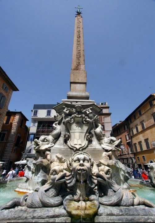 Fontana Piazza Della Rotonda 2